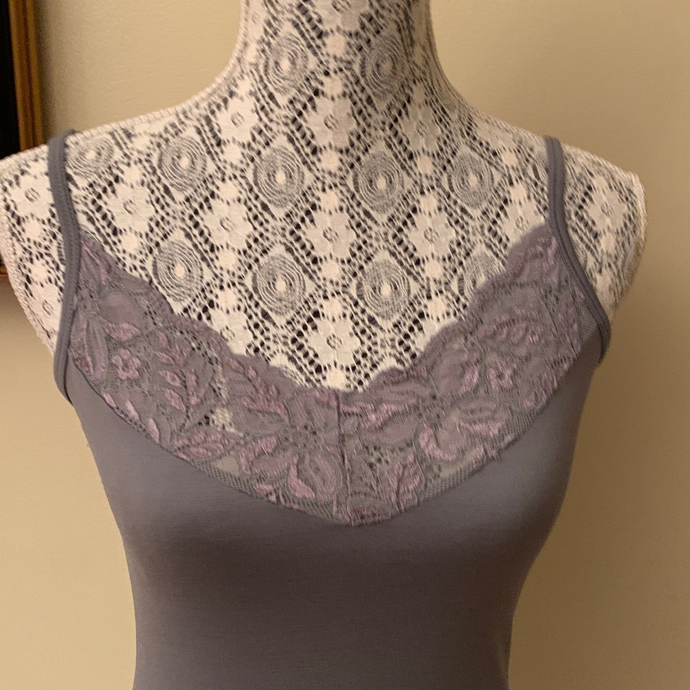 White House / Black market Elegant Lace Trim Chemise - Gray